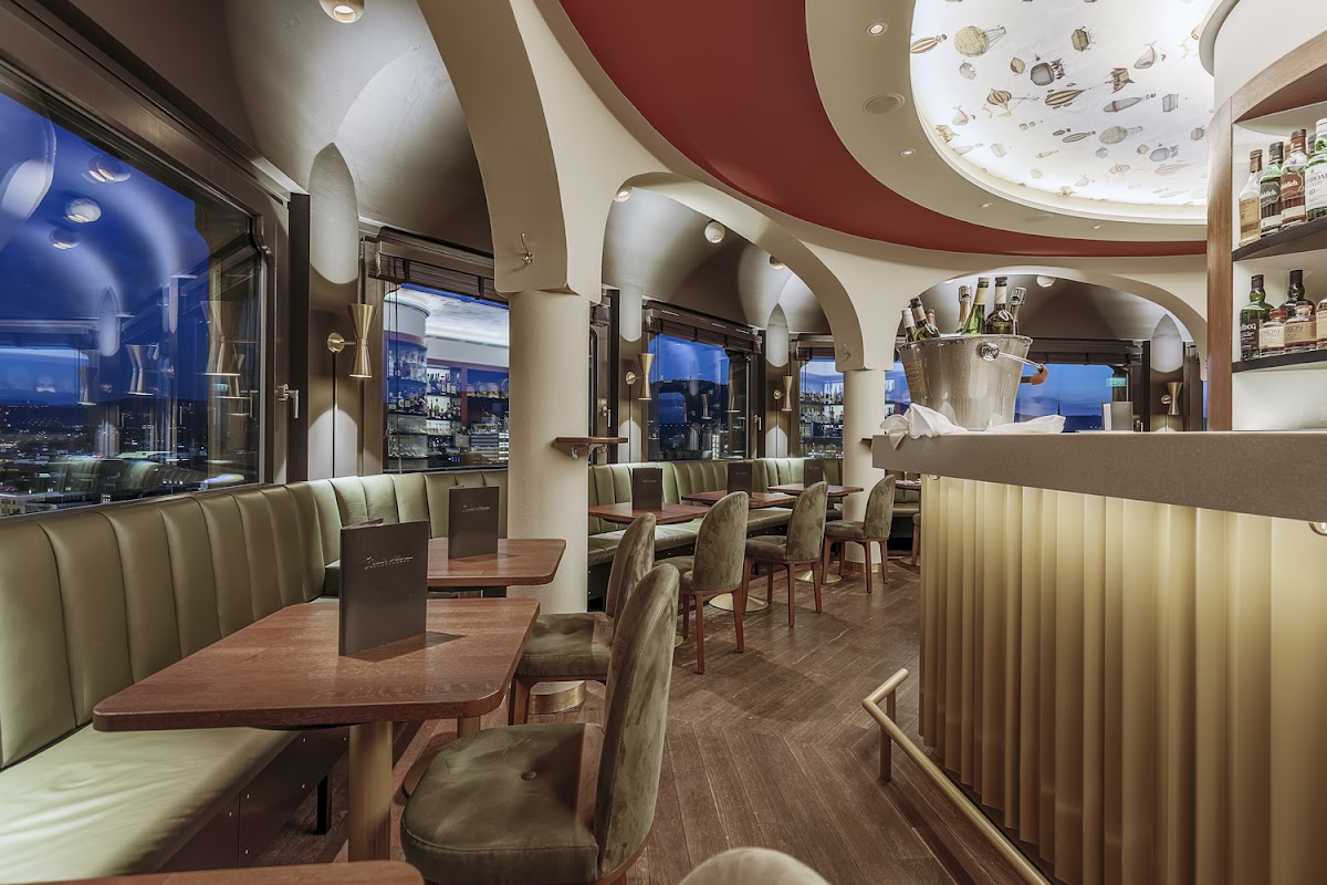 Jules Verne Panorama Bar